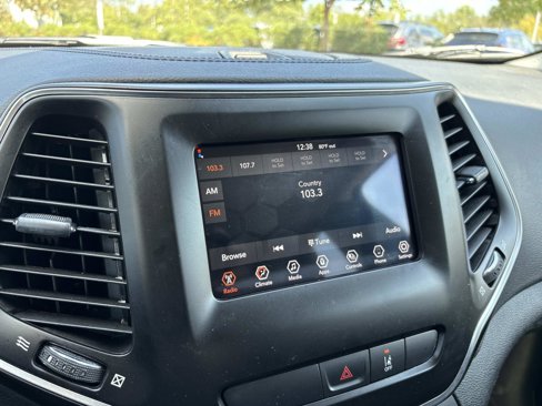Used 2021 Jeep Cherokee Latitude image 22