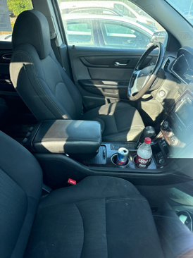 Used 2017 Chevrolet Traverse LT w/ Style and Technology Package image 4
