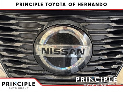 Used 2018 Nissan Rogue SL image 2
