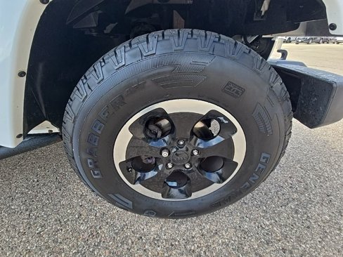 Used 2014 Jeep Wrangler Unlimited Sahara image 40