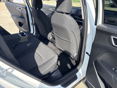 Used 2023 Kia Sportage LX image 29