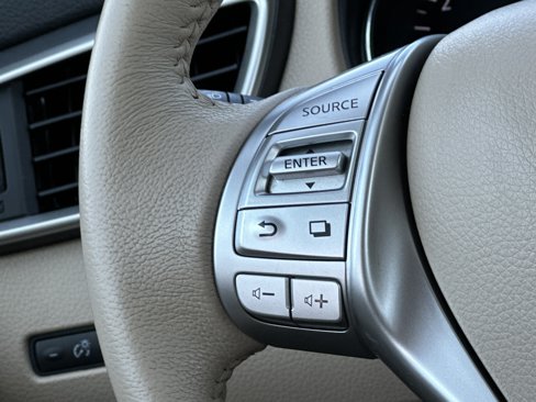 Used 2014 Nissan Rogue SL image 24
