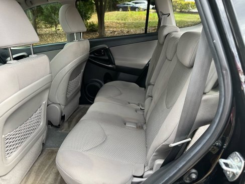 Used 2011 Toyota RAV4 2WD image 21