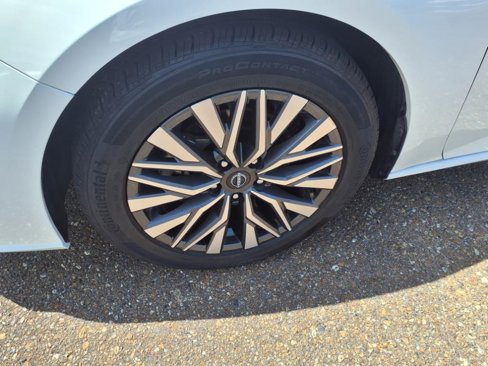 Used 2024 Nissan Altima 2.5 SV image 10