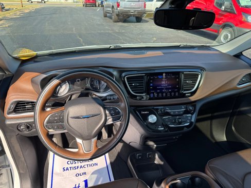 Used 2017 Chrysler Pacifica Limited image 15