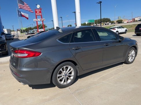 Used 2020 Ford Fusion SE image 4