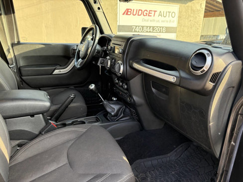 Used 2017 Jeep Wrangler Unlimited Sahara w/ Dual Top Group image 29