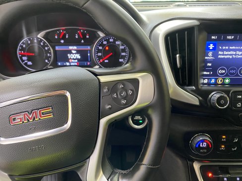 Used 2024 GMC Terrain SLT image 34
