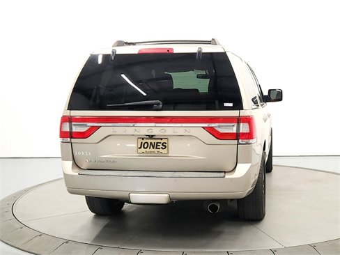 Used 2017 Lincoln Navigator Select image 6