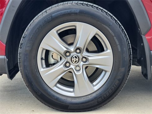 Used 2022 Toyota RAV4 XLE image 10