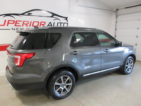Used 2017 Ford Explorer XLT w/ Equipment Group 202A image 4