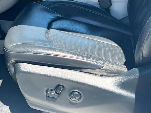 Used 2018 Chrysler Pacifica Touring-L image 19