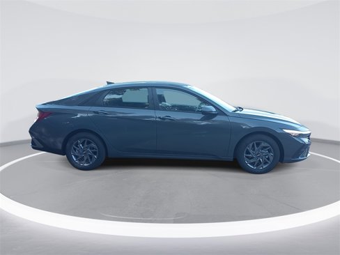 New 2025 Hyundai Elantra Blue image 4