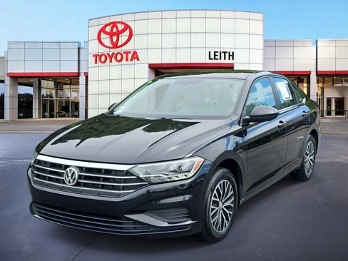 Used 2021 Volkswagen Jetta SE w/ SE Cold Weather Package image 1