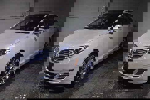 Used 2013 Lincoln MKZ Hybrid image 2