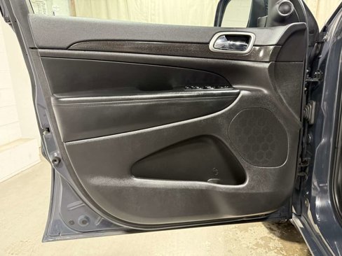 Used 2018 Jeep Grand Cherokee Altitude image 8
