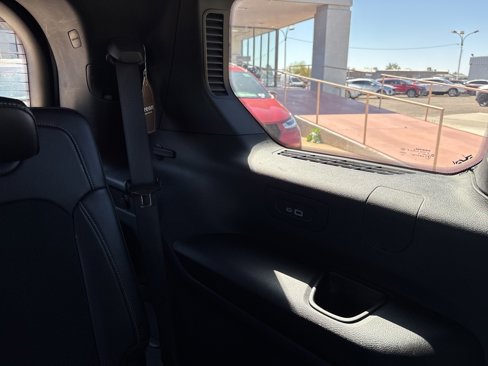Used 2022 Jeep Grand Cherokee L Laredo image 46