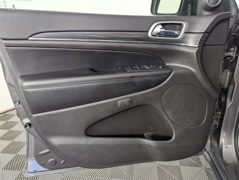 Used 2019 Jeep Grand Cherokee Limited image 17