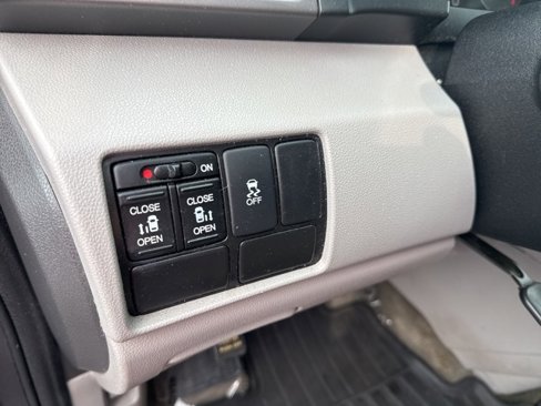 Used 2016 Honda Odyssey SE image 18