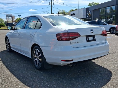 Used 2017 Volkswagen Jetta SE image 4