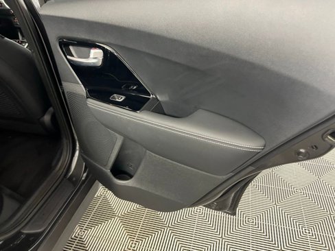 Used 2022 Kia Niro EX image 32