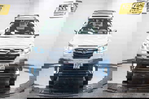 Used 2020 Subaru Outback Premium image 6