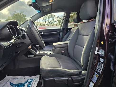Used 2013 Kia Sorento LX w/ Convenience Pkg image 11