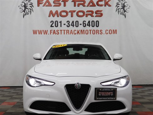 Used 2017 Alfa Romeo Giulia AWD image 2