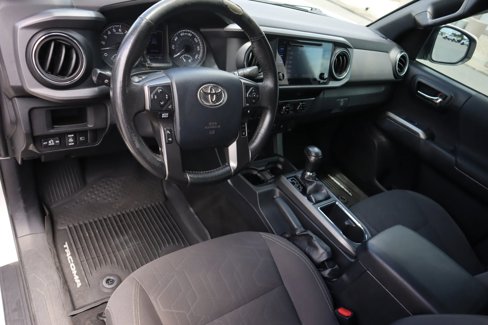 Used 2018 Toyota Tacoma TRD Sport image 9