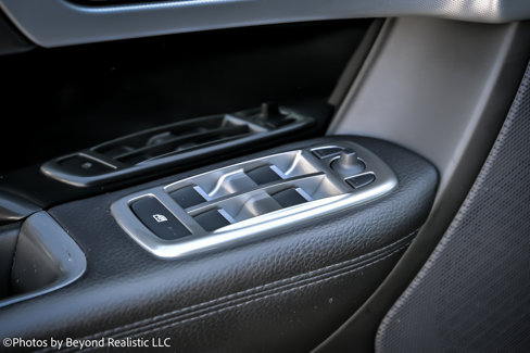 Used 2015 Jaguar XF Sport image 25