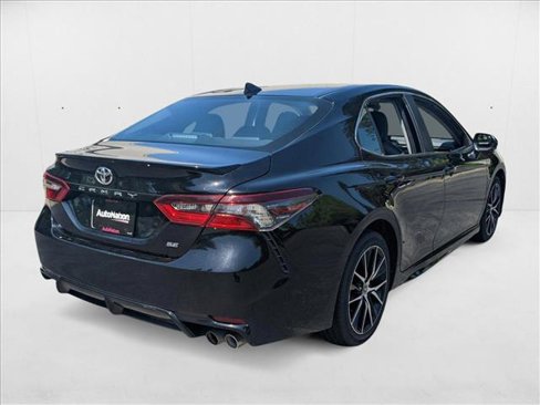 Used 2022 Toyota Camry SE image 5