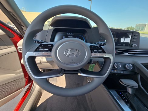 New 2025 Hyundai Elantra SE image 12