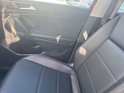 Used 2018 Volkswagen Tiguan SE image 17