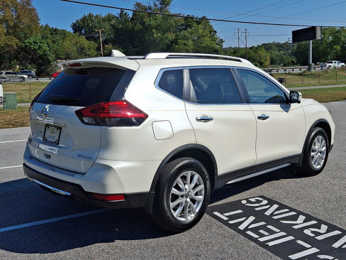 Used 2017 Nissan Rogue SV w/ Sun & Sound Touring Package image 7