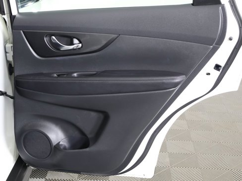 Used 2018 Nissan Rogue S image 22