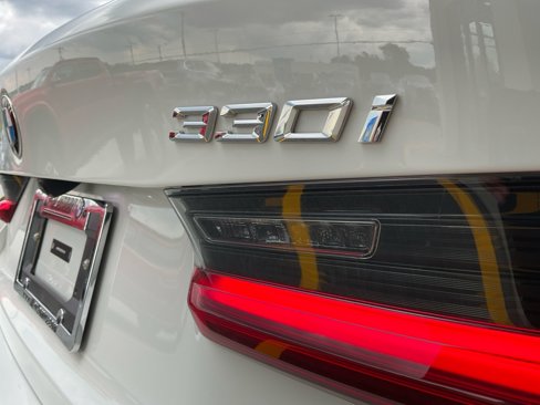 New 2025 BMW 330i Sedan w/ Premium Package image 14