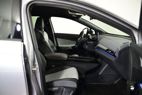 Used 2024 Volkswagen ID.4 2WD image 16