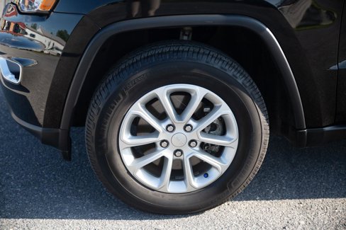 Used 2021 Jeep Grand Cherokee Laredo image 9