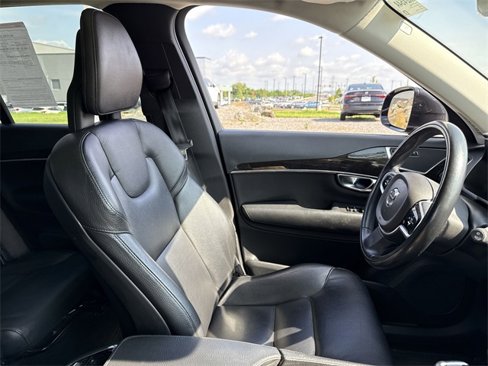 Used 2018 Volvo XC90 T5 Momentum w/ Convenience Package image 12