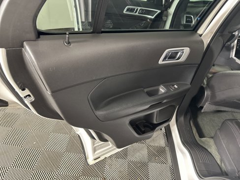 Used 2013 Ford Explorer Limited image 18