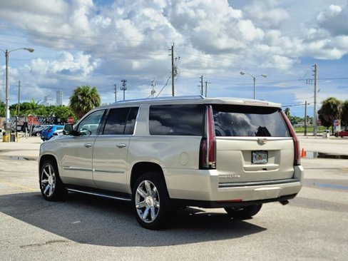 Used 2016 Cadillac Escalade ESV Luxury image 7