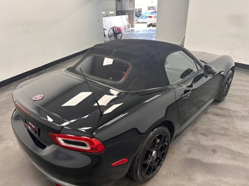 Used 2017 FIAT 124 Spider Classica image 12