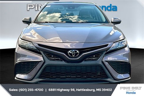Used 2022 Toyota Camry SE image 3