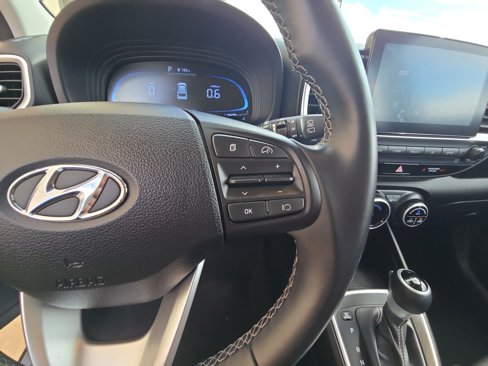 Used 2024 Hyundai Venue SEL image 21