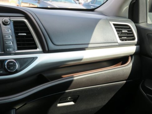 Used 2017 Toyota Highlander XLE image 30