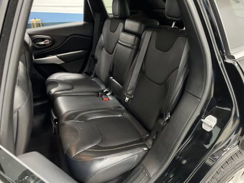 Used 2018 Jeep Cherokee Latitude Plus image 27