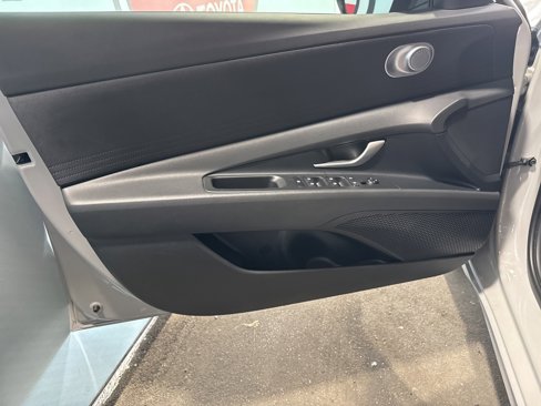 Used 2025 Hyundai Elantra SE image 28