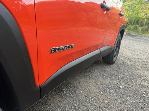 Used 2015 Jeep Renegade Sport w/ Power & Air Group image 9