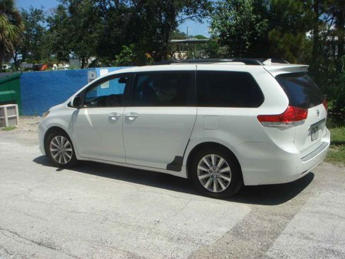 Used 2011 Toyota Sienna XLE image 4