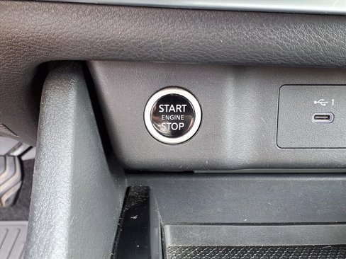 Used 2023 Nissan Rogue SV image 12